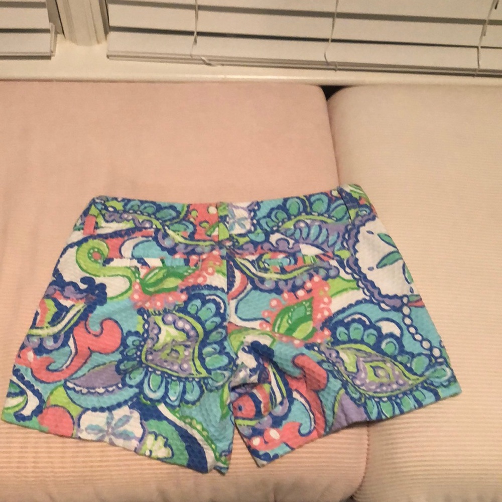 Lily Pulitzer patterned shorts! - Picture 2 of 4